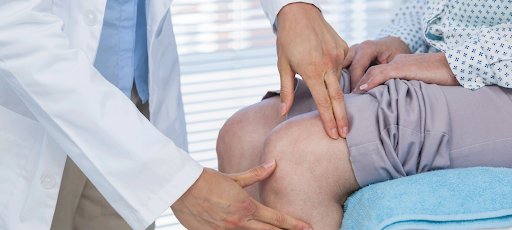when to see a doctor for knee pain